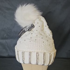 NWT Elegant White Knit Faux Fur Lined Beanie with Pom Pom #203